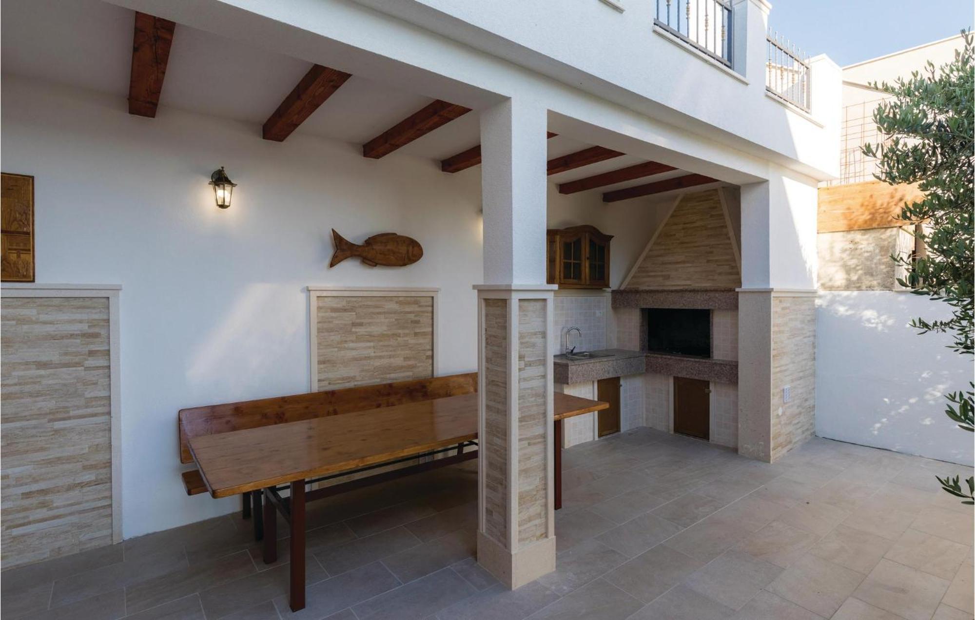 1 Bedroom Amazing Apartment In Komarna Klek Exterior foto