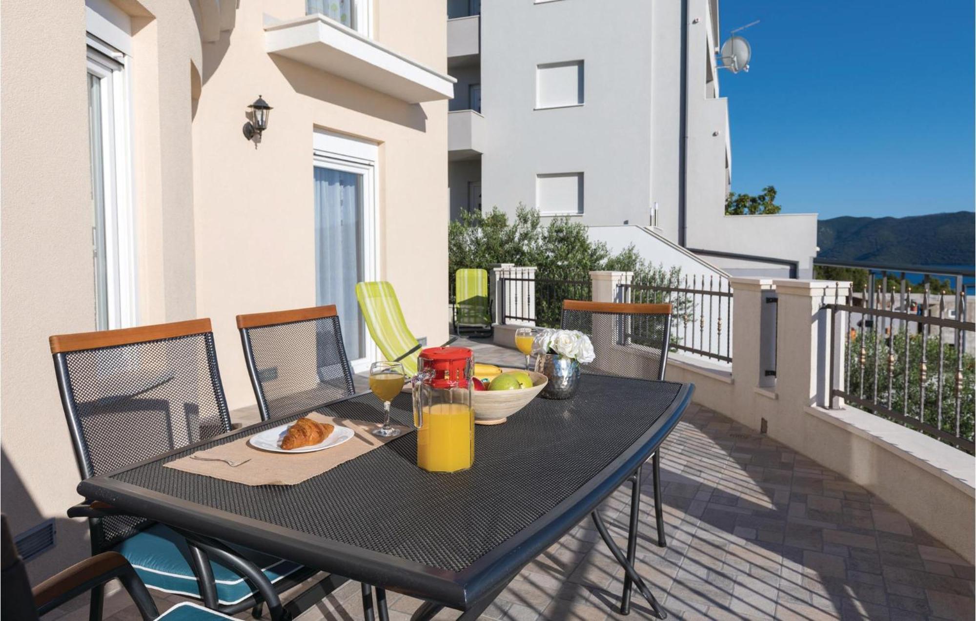 1 Bedroom Amazing Apartment In Komarna Klek Exterior foto
