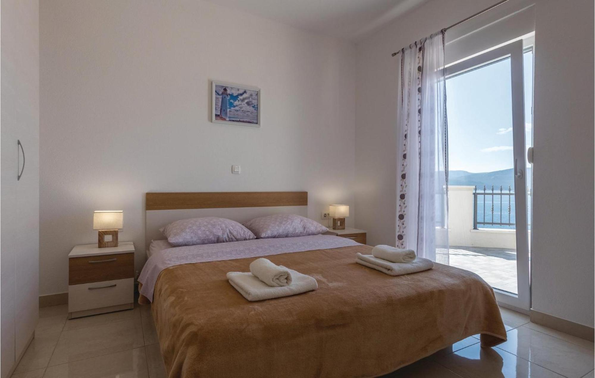 1 Bedroom Amazing Apartment In Komarna Klek Exterior foto