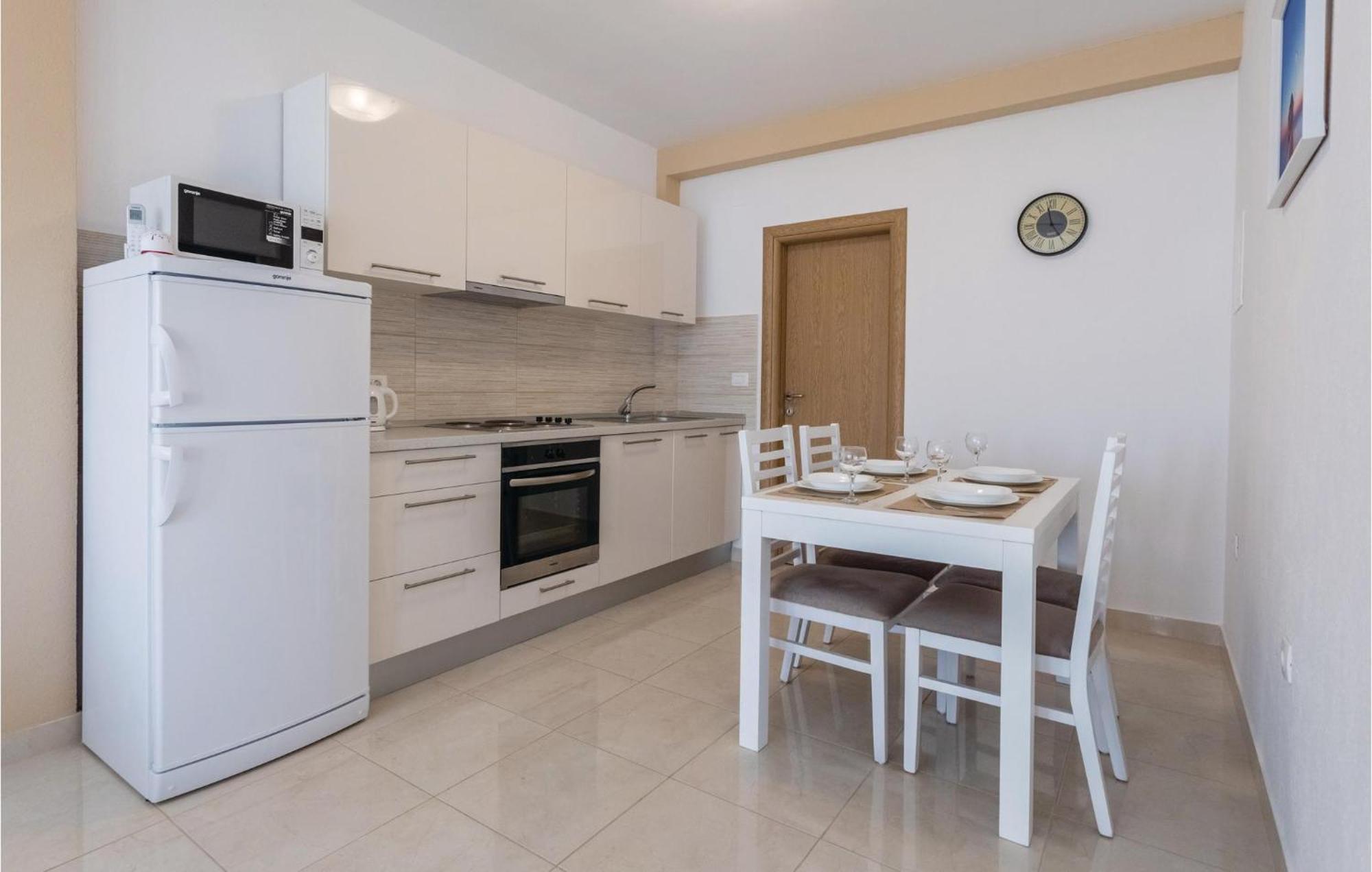1 Bedroom Amazing Apartment In Komarna Klek Exterior foto